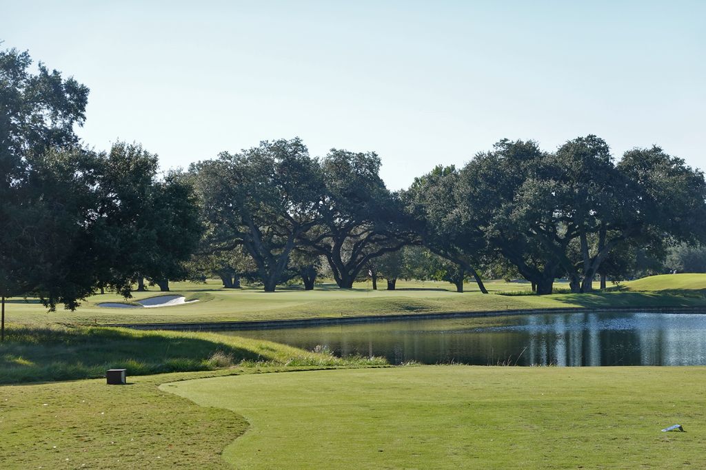 9th Hole at The Clubs at Houston Oaks (207 Yard Par 3)